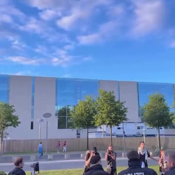 Ancora una volta una dura repressione di massa da parte della polizia tedesca