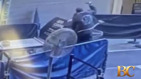Maniac barges into NYC courthouse, slashes officers in neck, face in chaotic scene