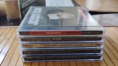 Diecast Fan 32 Country Music CD collection