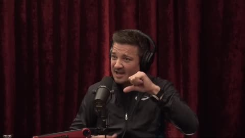Brain Surgery: Worse Than Snowcat! - Jeremy Renner on JRE #skull #pain #visual #horror #screws