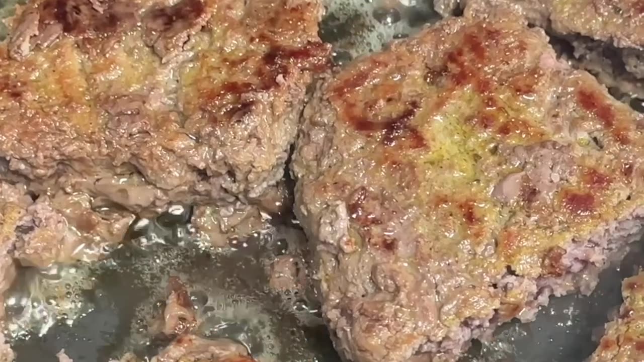 Grass-Fed Ground Beef Sizzling in the Pan 🍳🥩