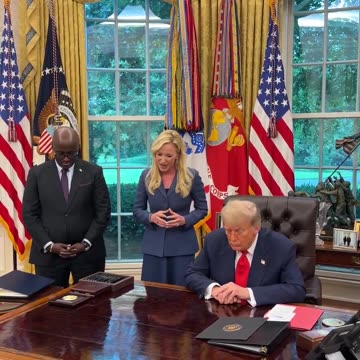 Pastor White leads Donald Trump and Foreign Ministers of the DRC and Rwanda in prayer