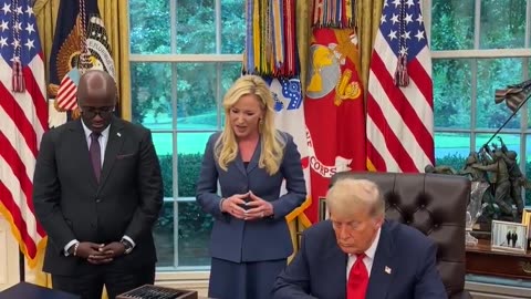 Pastor White leads Donald Trump and Foreign Ministers of the DRC and Rwanda in prayer