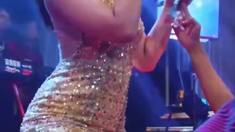 Hypnotic Dangdut Dance: Her Moves Will Mesmerize You!