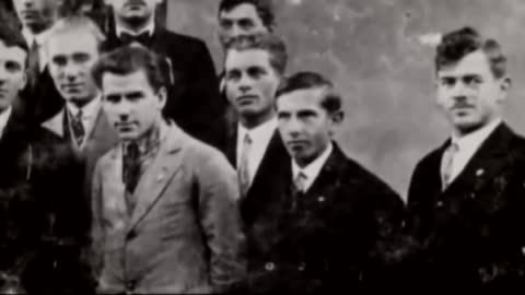 CHI ERA STEPAN BANDERA:un collaboratore di Hitler o un prigioniero di un campo di concentramento nazista? DOCUMENTARIO entrambe le cose prima con Hitler dichiarò lo stato ucraino a Leopoli nel 1941 poco dopo i nazisti tedeschi lo misero nei campi