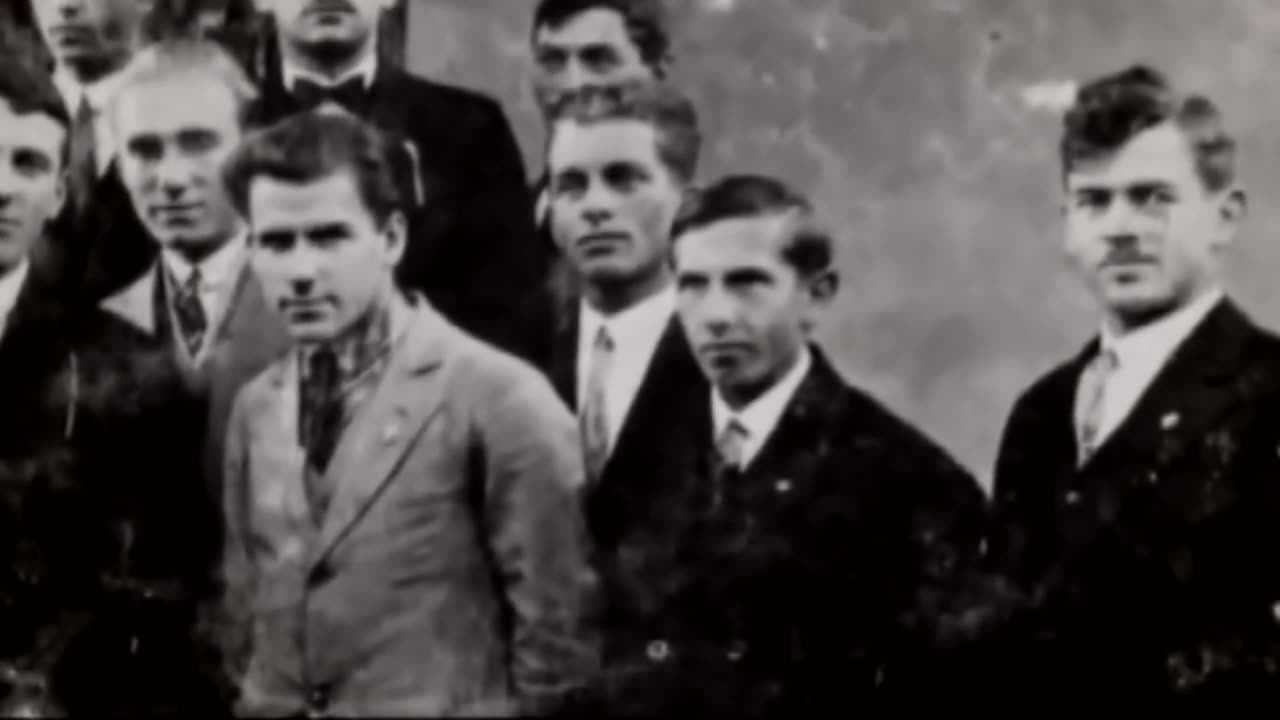 CHI ERA STEPAN BANDERA:un collaboratore di Hitler o un prigioniero di un campo di concentramento nazista? DOCUMENTARIO entrambe le cose prima con Hitler dichiarò lo stato ucraino a Leopoli nel 1941 poco dopo i nazisti tedeschi lo misero nei campi