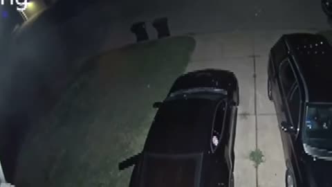 Fort Worth homeowner opens fire on attempted car thieves 