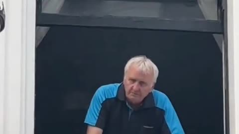 The old Englishman does not like London carnival
