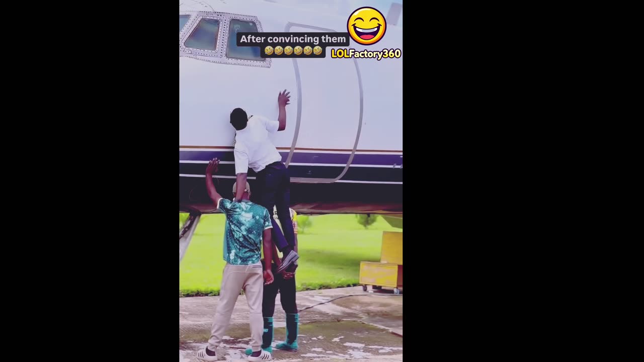 Pilot Locked Out – So He Tried the Old-School Window Knock!🤣😂