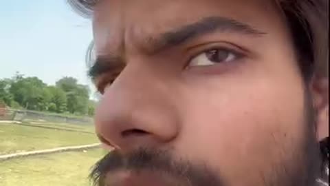 Gareebi bhot sathati hai yr😂