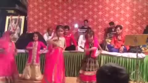 🎉 Dance Squad Goals! 😄 6-Year-Old Vedanshi & Friends Rock the Stage with ‘Maiya Yashoda’! 💃🕺