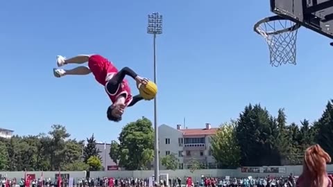 Acrobass show in Istanbul
