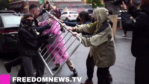 💥 Police PEPPER SPRAY Anti-ICE protestors in NYC