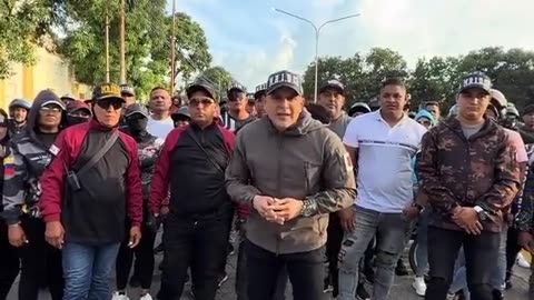 MIRA KON LOS SOLDADOS VENEZUELANOS HUSAN EL PUEBLO.