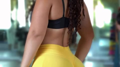 🍑 They Look Amazing In Yellow 👀