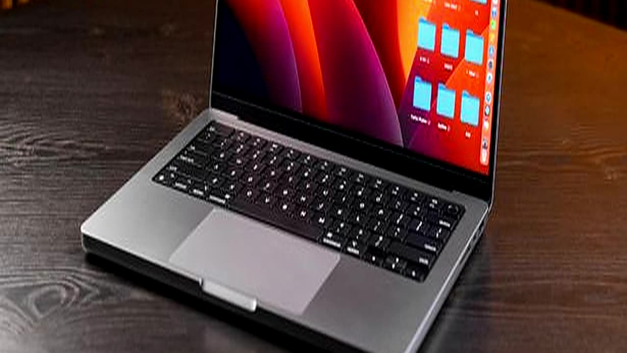 Apple Fans Rush to Buy MacBook Pro for Less I