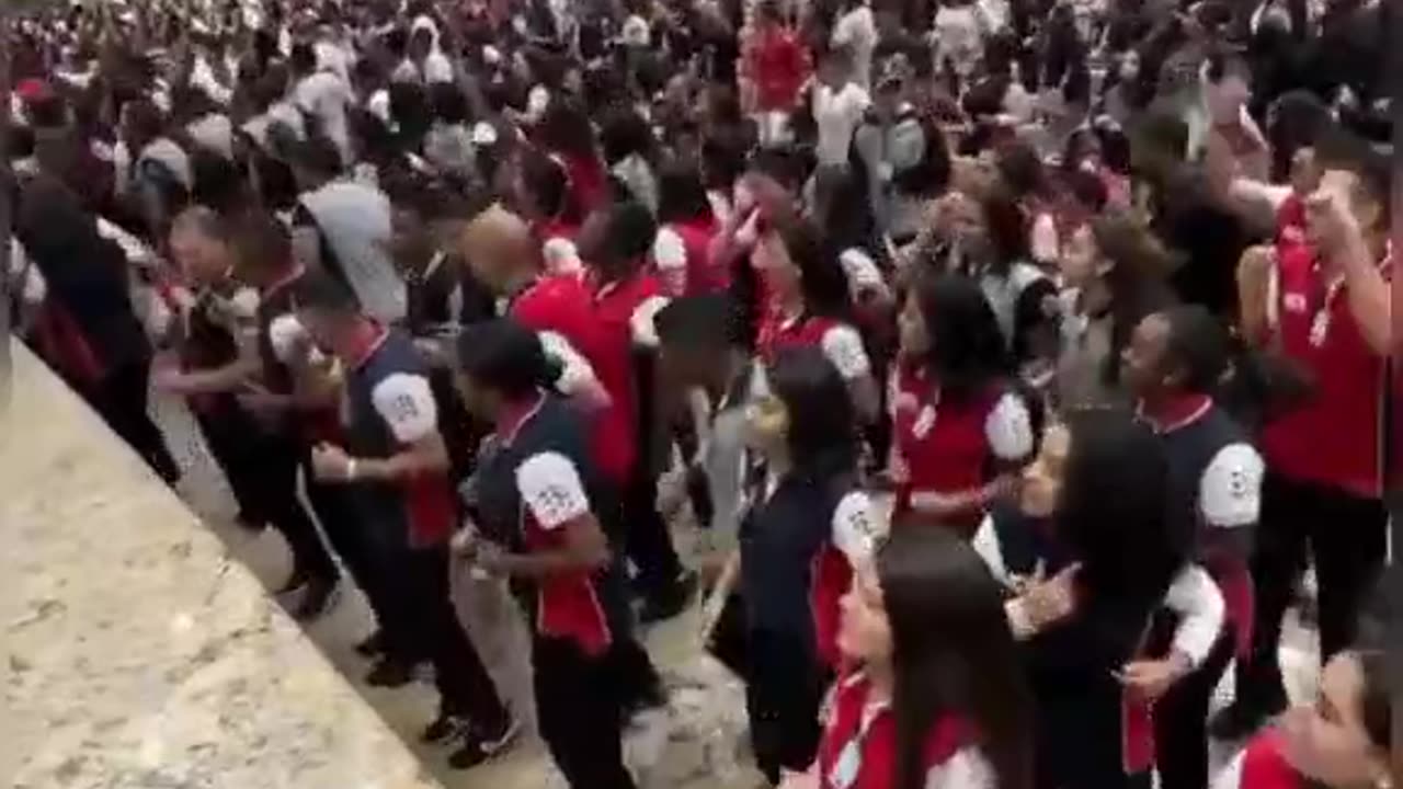 Pulo na Presença do Rei #memes #bibleverse #tremdepassageiros.mp4