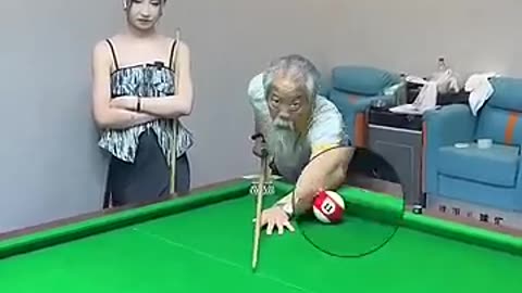 "Old Man vs Young Girl in a Fun Snooker Match 🎱 | Who Wins?"