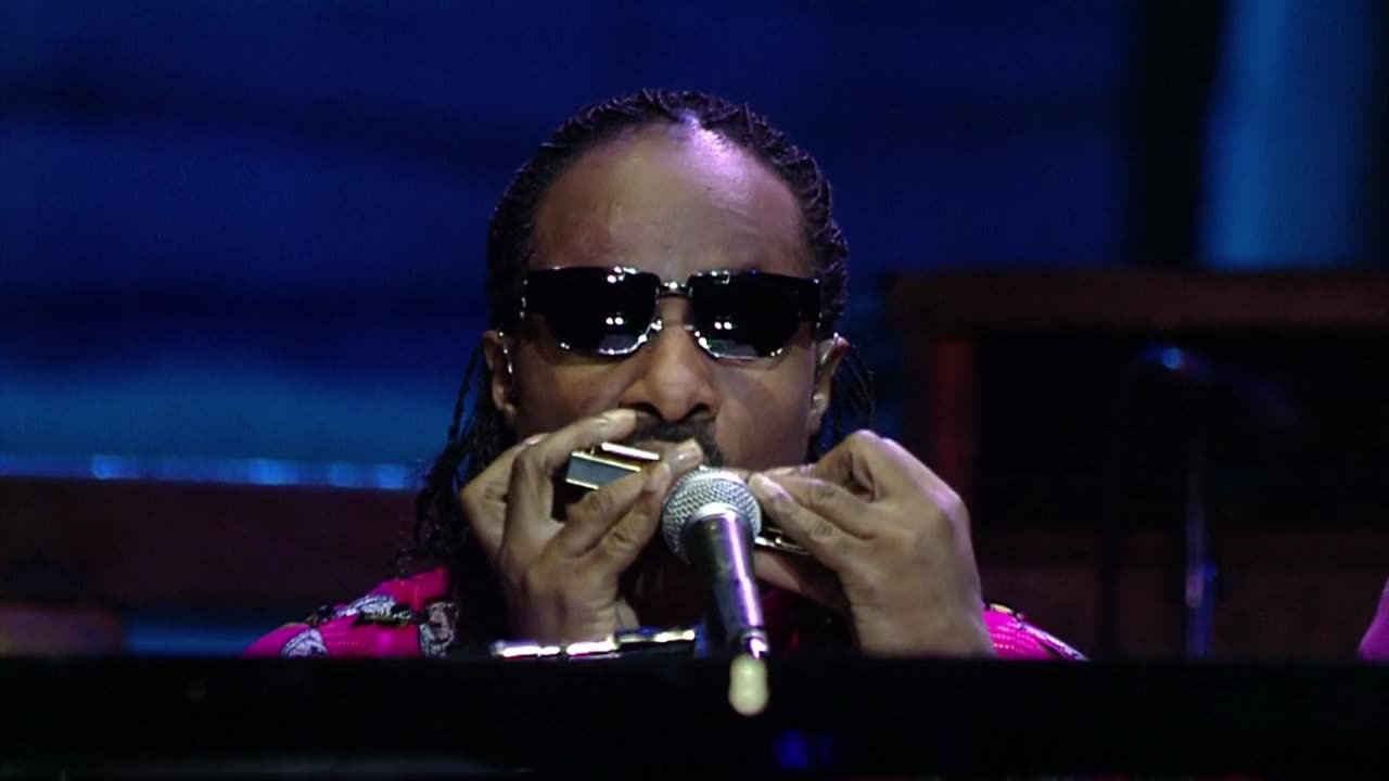 Blowin' in the Wind (Bob Dylan cover) - Stevie Wonder (live)