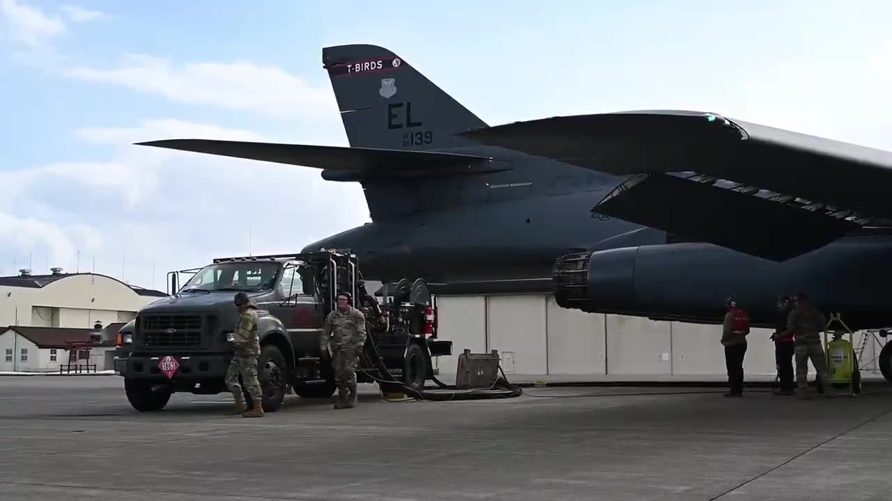 US B-1B Bombers Land in Japan for First Time Since Vietnam War