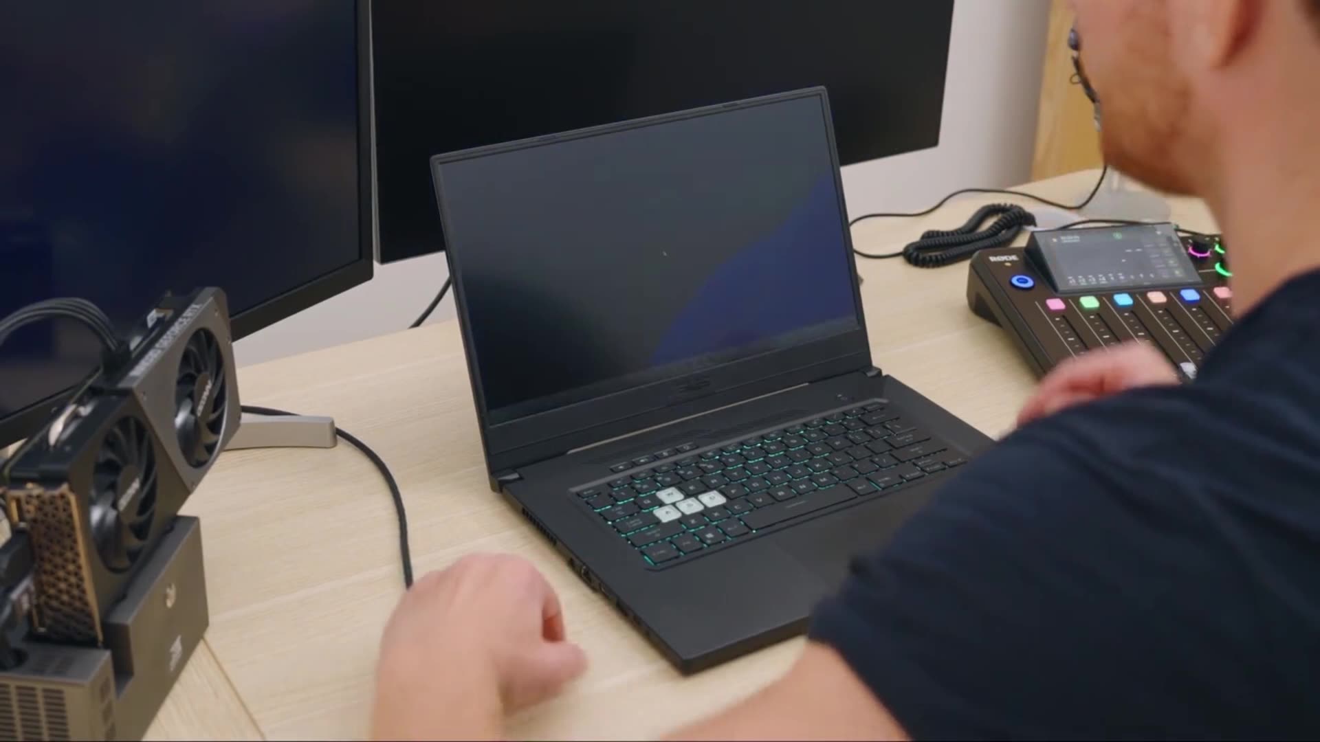 NXPort - World’s Smallest eGPU Dock with 650W Built-in Power by NXPort