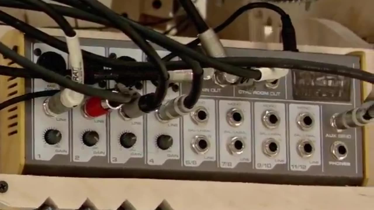 The amazing machine that can play great music using 2000 marbles