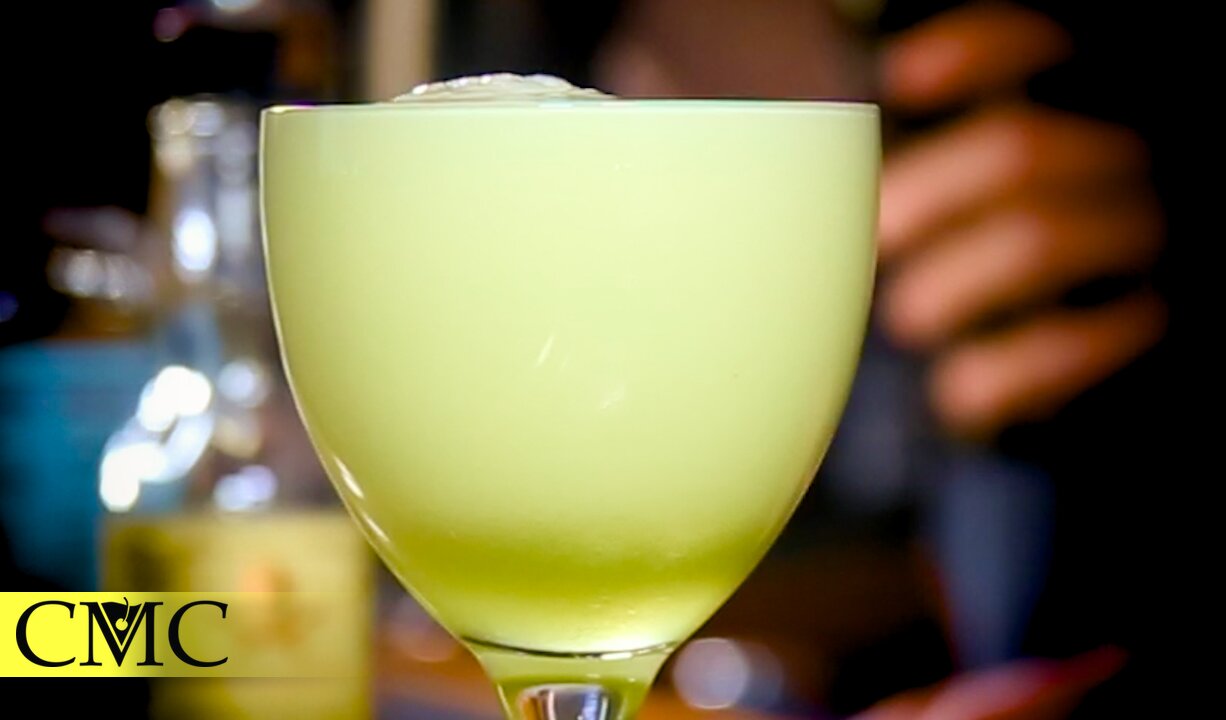 Green Pirate Sour – A Bold & Bright Cocktail Adventure! 🏴‍☠️🍏