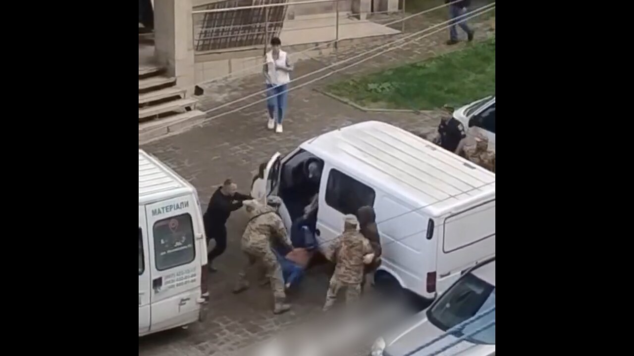 Intentan rescatar a un hombre de reclutadores ucranianos