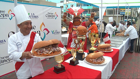 Perú celebra la victoria en la competición mundial de desayunos con 10.000 panes con chicharrón