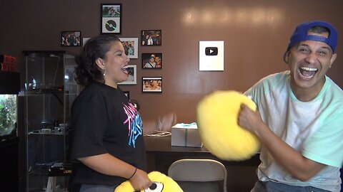 ROCK PAPER SCISSORS CHALLENGE PILLOW FIGHT