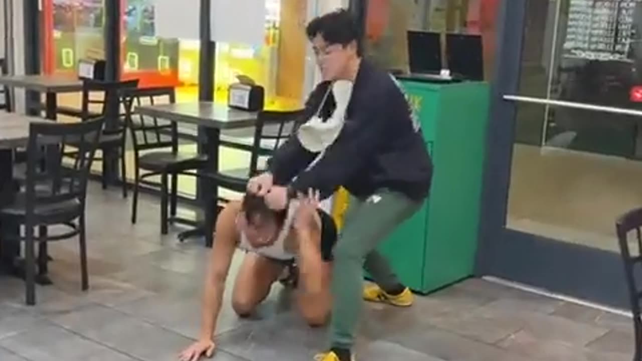 😂🤑 Two Old Korean Men Try to Pay for the Bill in the Craziest Way | FunFM