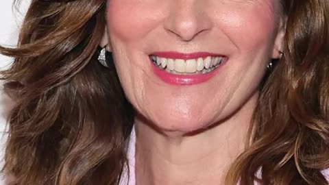 Tina Fey Reveals She Lied About SNL Sketches & Opens Up About Amy Poehler Relationship - WorldEye