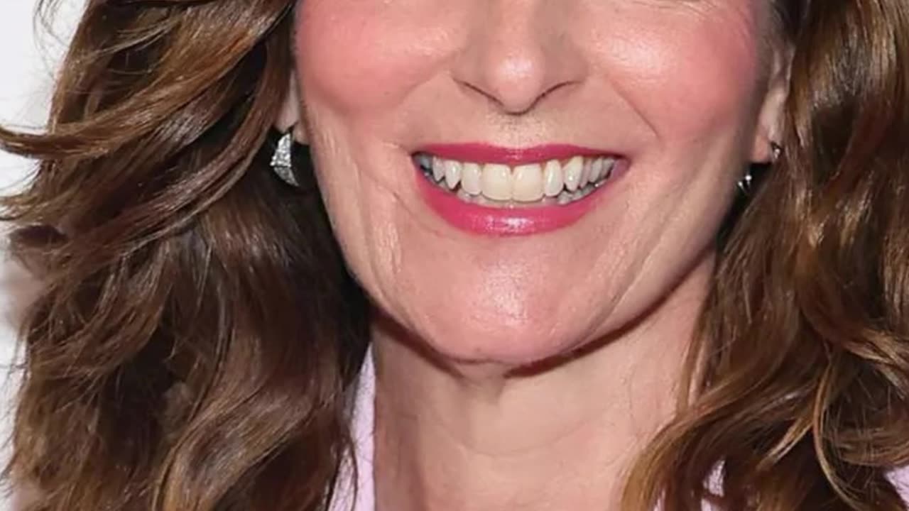 Tina Fey Reveals She Lied About SNL Sketches & Opens Up About Amy Poehler Relationship - WorldEye