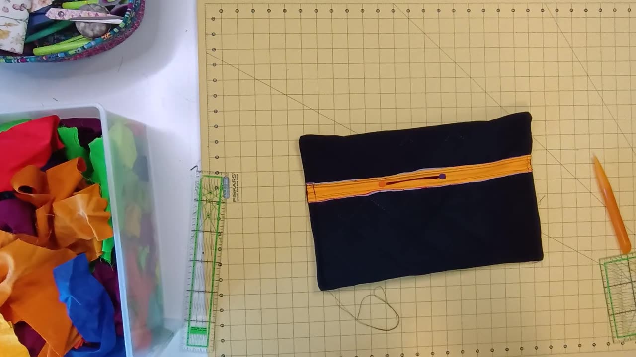 Kosmetická kabelka 2 - začištěná bez šikmých proužků