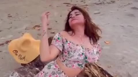 *Jab body nature ke rhythm se milti hai... toh har step divine lagta hai 🌾🎶🧘‍♀️*