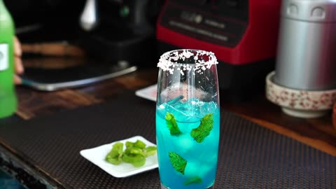 Lagoon Cocktail - Two Layers Cocktail
