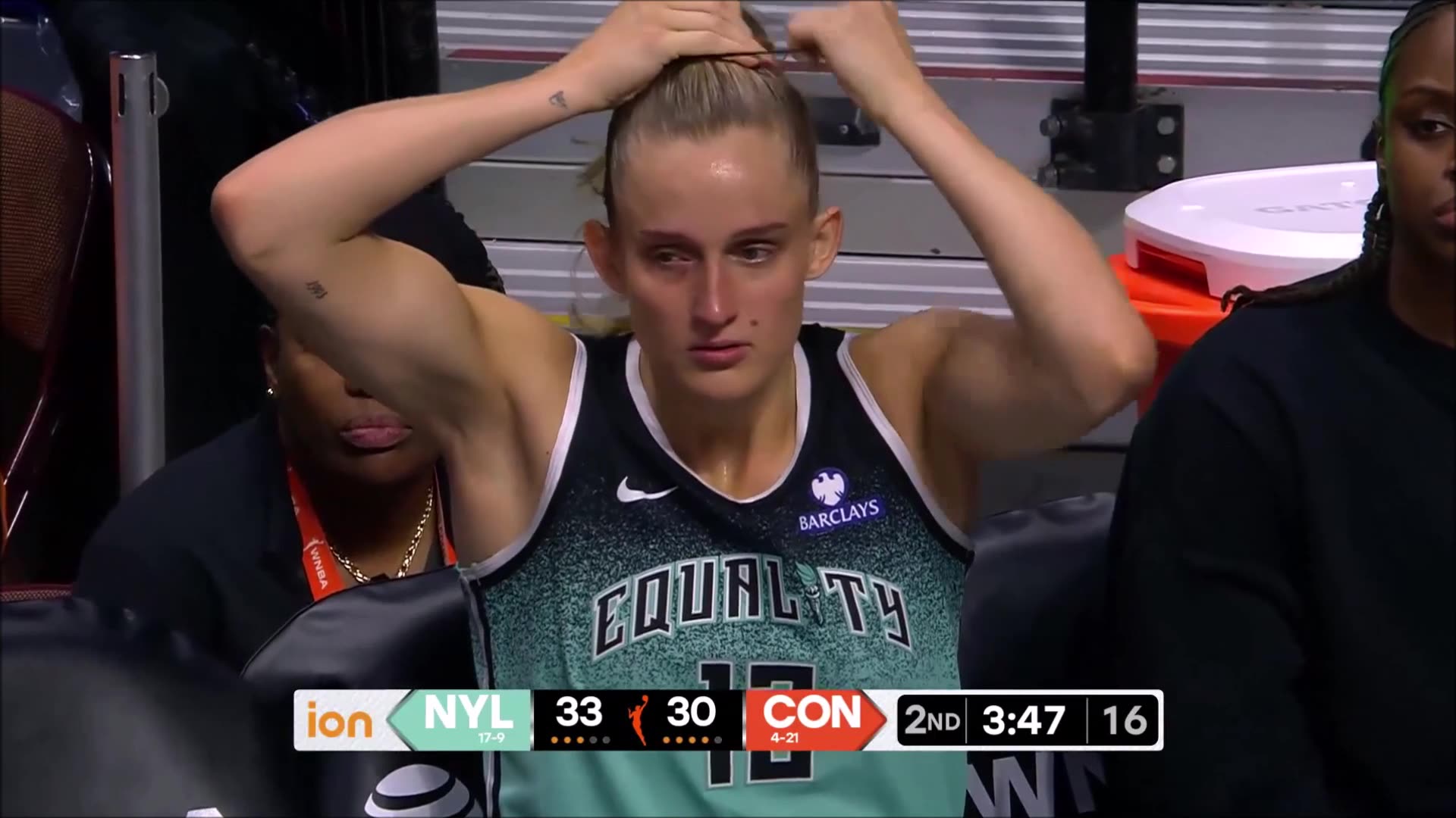 🤕 Leonie Fiebich HIT in EYE, shaken up | New York Liberty, WNBA womens basketball |