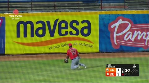 Álvaro González de cabeza en Maracaibo