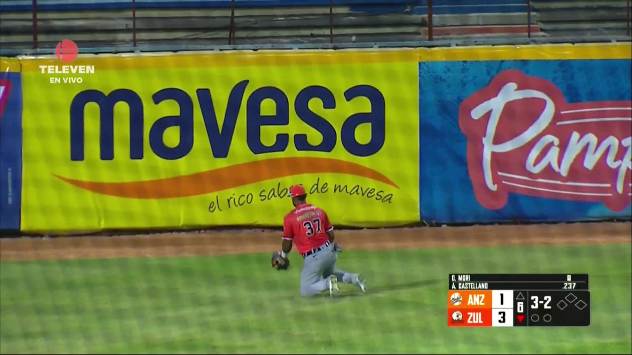 Álvaro González de cabeza en Maracaibo