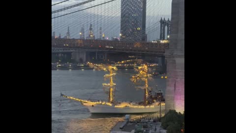 BROOKLYN BRIDGE SHIP COLLISION