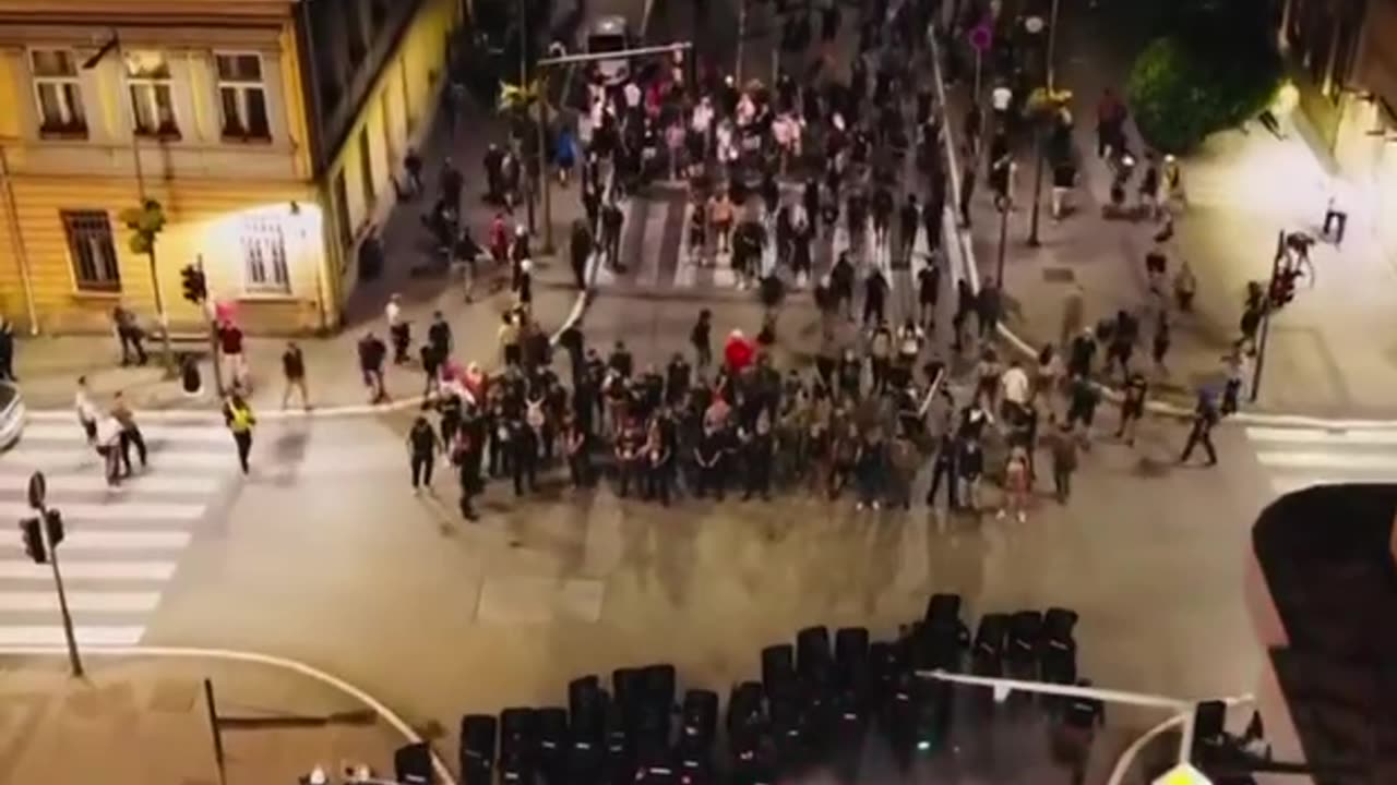 Wild Confrontations in Serbia As Protesters Demand Early Elections