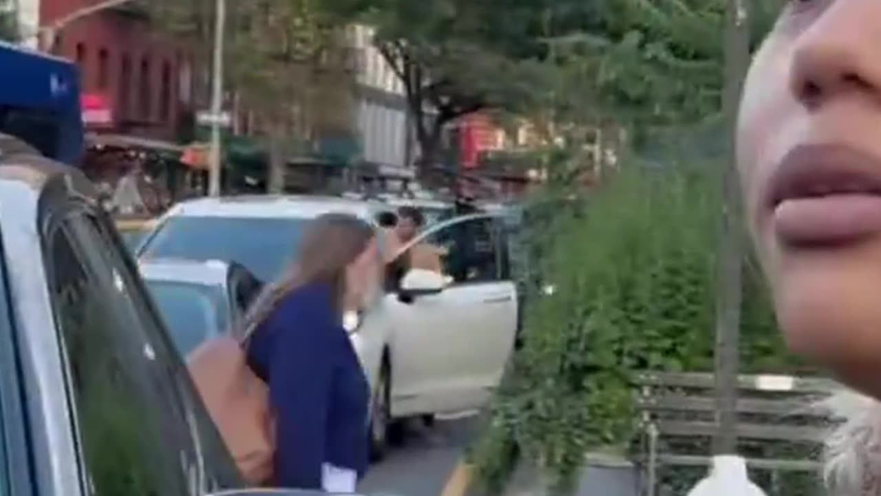 What do you do when you encounter the liberal man-bun archetype? 🤔