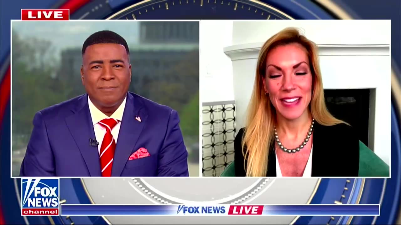 'A great deal of alarm': Fox News host admits public fears airplane crashes under Trump