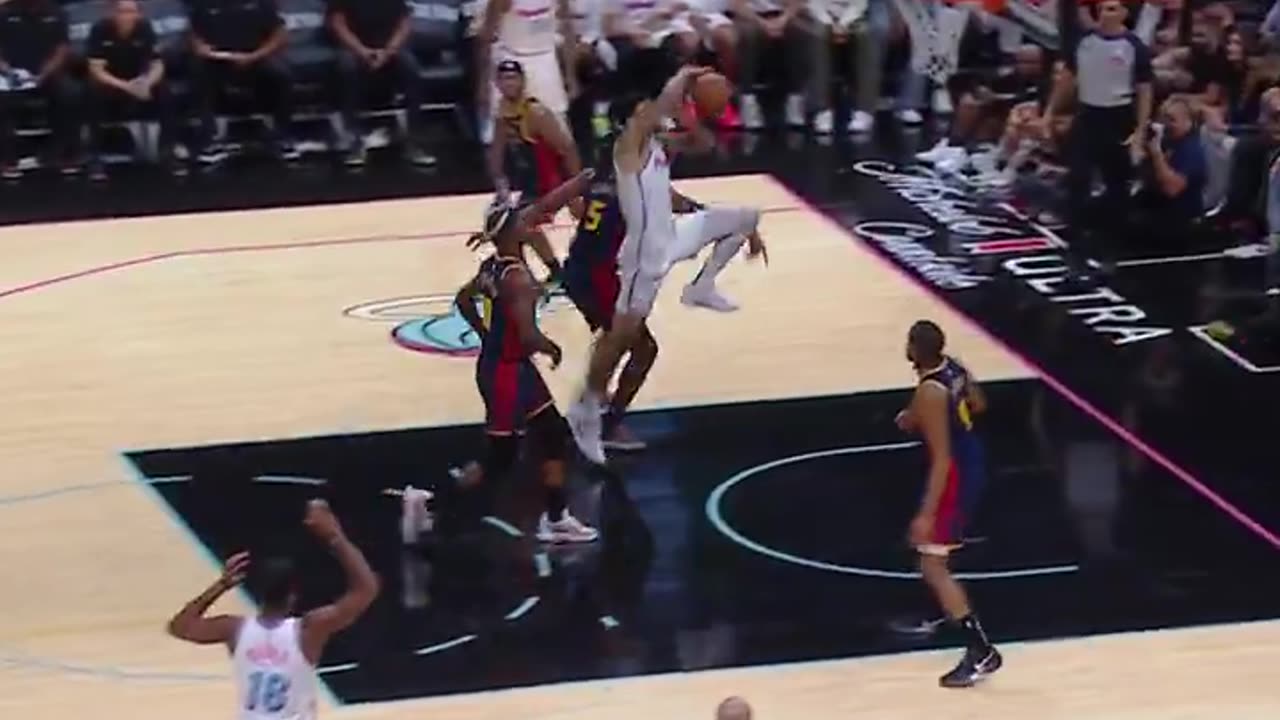 NBA - Kel'el Ware with an incredible finish after losing the ball mid-air 😱