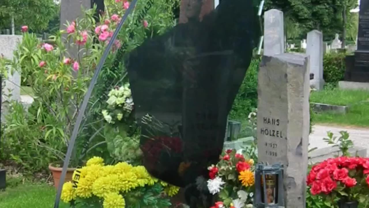 FAMOUS GRAVES - VOL. 482: FALCO