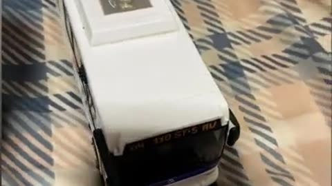 Toy Daron Mta bus Driving On Black Chain
