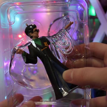 Check Out This Vintage Harry Potter Hallmark Ornament!