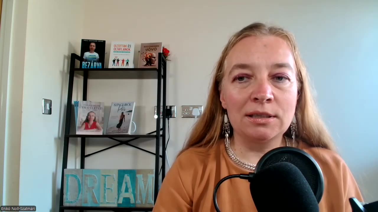 Enikő Noll-Szatmári - Hírek Angliából