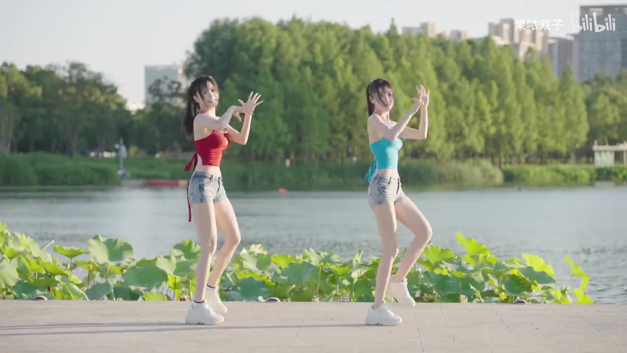 Hot Sister Duo in Tiny Shorts – Shake It Cheerleader Dance