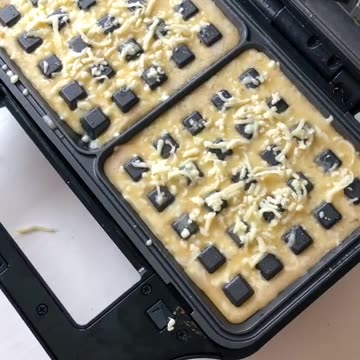 KETO CHAFFLE SANDWICH